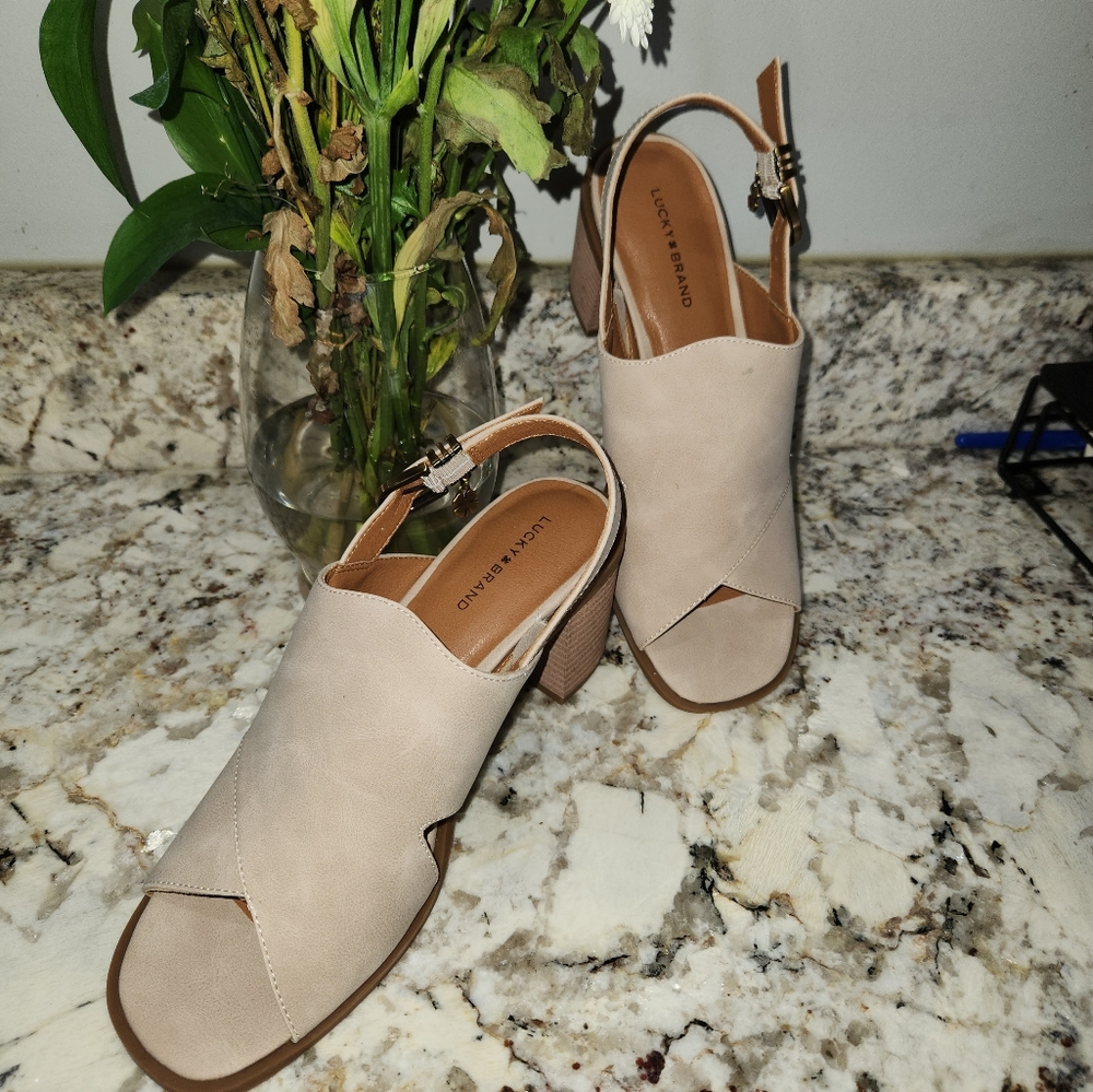 Lucky Brand block sandal 9.5